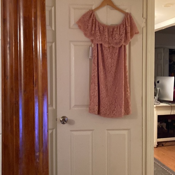 Off the shoulder lace dress - Picture 7 of 8